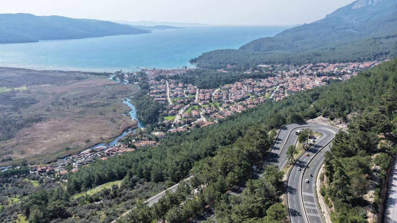 Sakar Geçidi’nde Yangın Riskine Karşı Yol Kenarı Temizliği Sürüyor 10